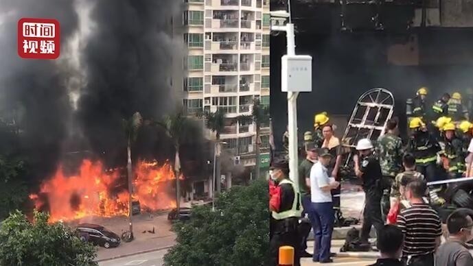 多次传爆炸声！深圳一小区突发火灾,深圳一小区突发火灾，多次传出爆炸声，惊魂动魄的时刻，深圳小区突发火灾，多次爆炸声惊魂时刻